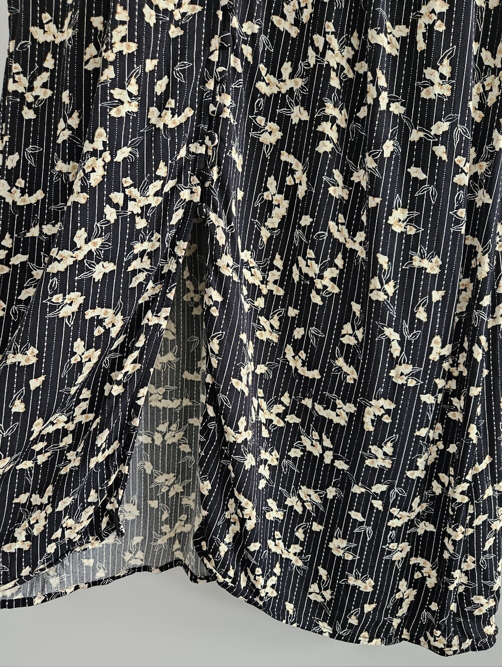 Sessun Ida Crepe Midi Dress Women’s Size Medium Floral Contemporary Chic - Picture 10 of 14